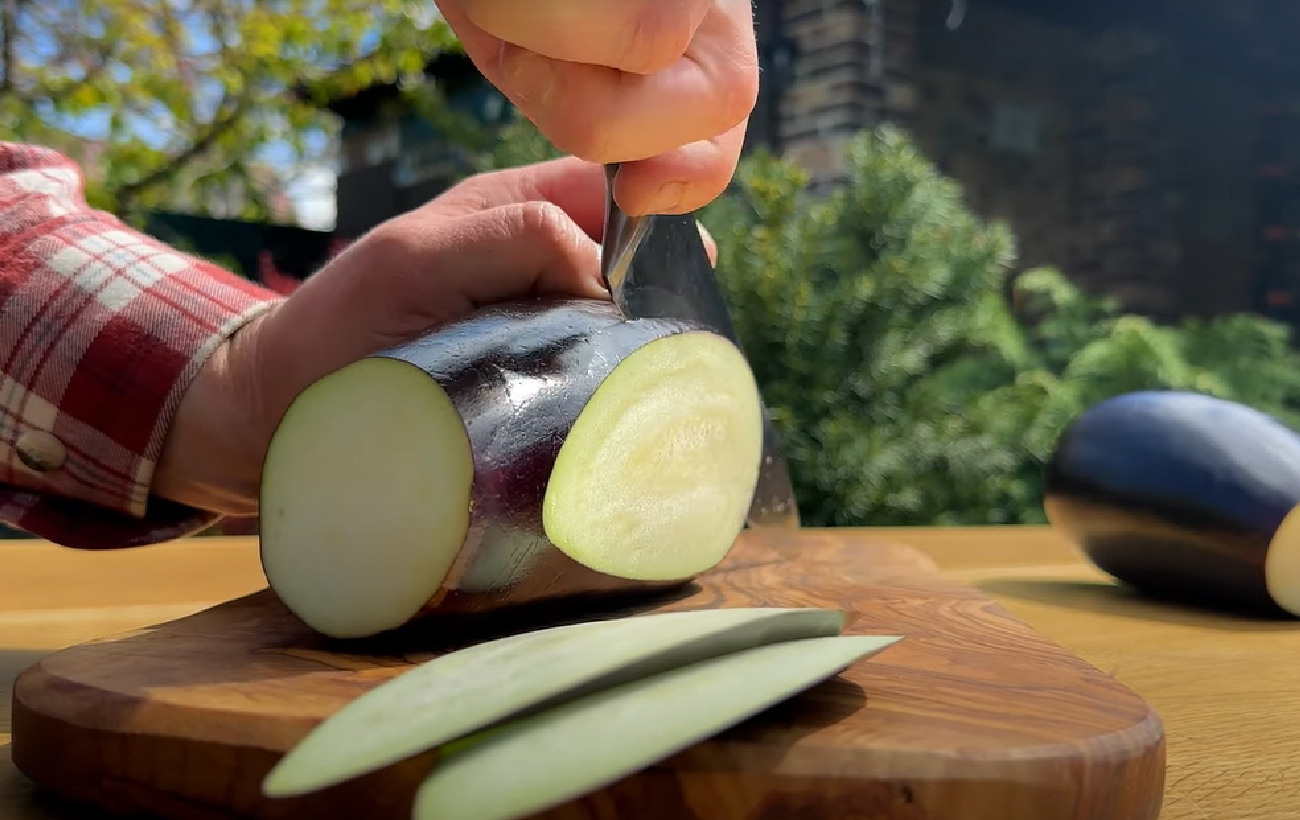 Баклажанові рулети з фаршем на шампурах: рецепт смачної закускии для пікніка